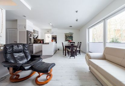 Na sprzedaż nowoczesny dom bliźniak.