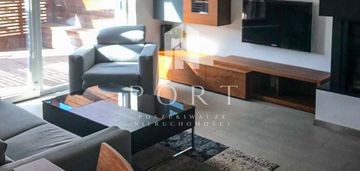 W pełni wyposażone z dużym ogrodem.