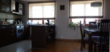 ---centrum, piękne dwupoziomowe, 2001 rok---