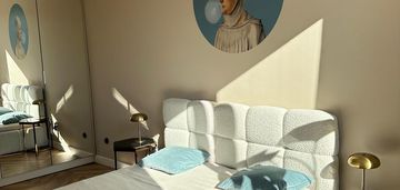 Dwupokojowe, gustownie wykończone w kamienicy z windą!