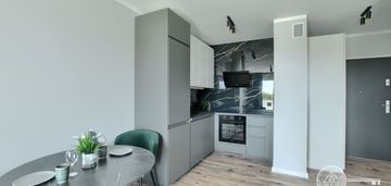 Osiedle akademickie, m. postojowe w cenie.