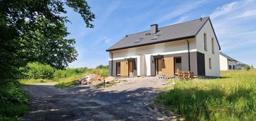 Na sprzedaż nowy dom w dobrej lokalizacji. 0 %