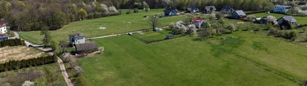 Działka z przeznaczeniem usługowo - mieszkaniowym