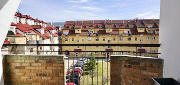 Ii poziomowe mieszkanie z balkonem