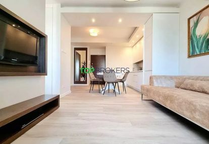 Salon z aneksem i sypialnia, klima, garaż