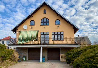 Dom wolnostojący nad jeziorem otomin