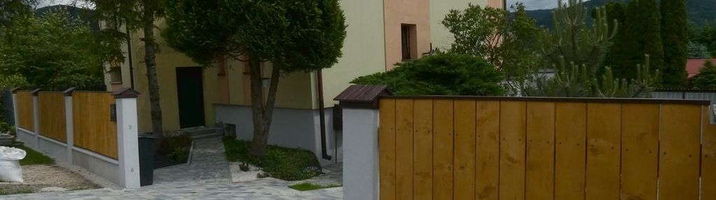 Bliźniak z dwoma mieszkaniami w widokwym miejscu