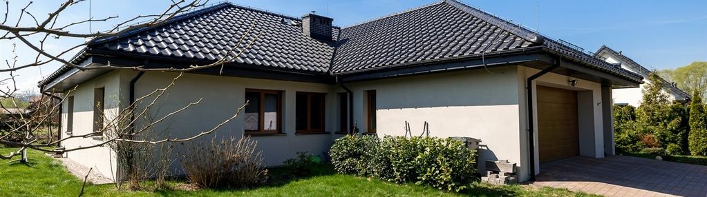 Nowy, parterowy dom w centrum miejscowości