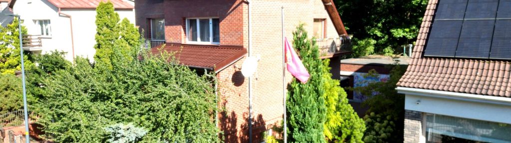 Dom ze ścianą lasy | wolnostojący | ogród | garaż