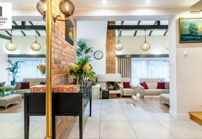 4 sypialnie, 2 łazienki dodatkowy pokój "klubowy".