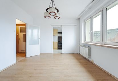 Stegny | kawalerka z opcją 2 pokoi | tramwaj