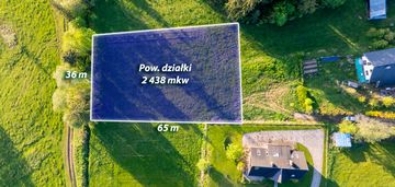 Działka budowlana w górach, czerwienne