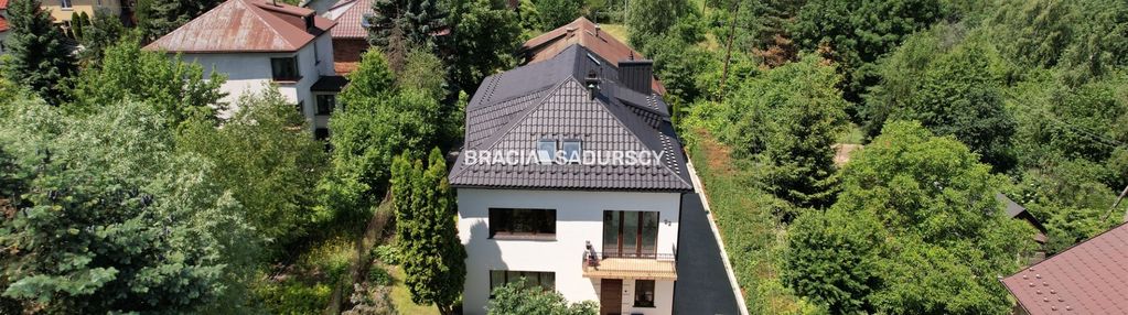 Dom mieszkalny, trzykondygnacyjny