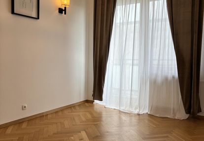 Warszawa śródmieście ul. hoża 5/7 blisko placu trzech krzyży.