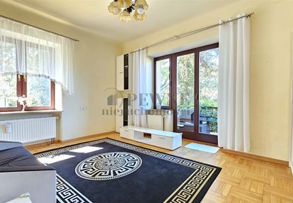 3 pokojowe 80 m2, dwa balkony, piwnica, 2 balkony.