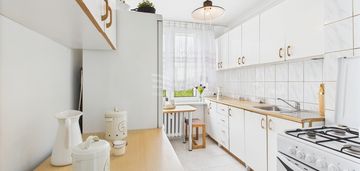 3 pokoje z oddzielną kuchnią i balkonem