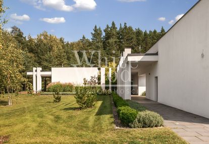 Parterowy dom przy lesie sosnowym, działka 4831m2