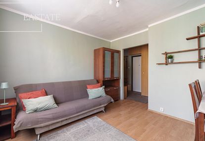 Jasna kawalerka z oddzielną kuchnią/metro