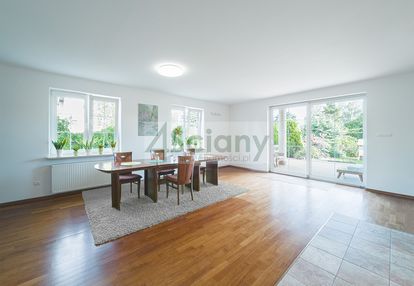 Atrakcyjny dom w centrum piaseczna