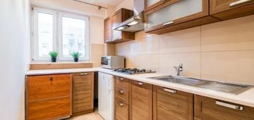 3 pokojowe mieszkanie przy al. dwudziestolatków