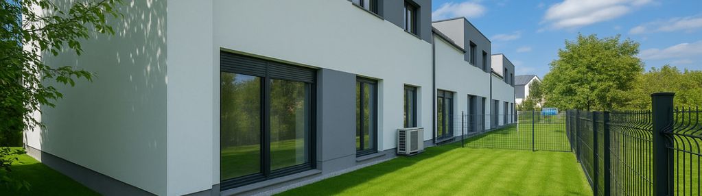 Skrajny szereg z dużym ogrodem pompa ciepła iwiny