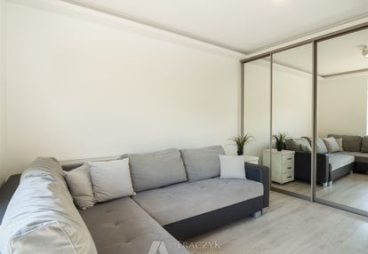 2 pokoje, osobna kuchnia, balkon, garaż