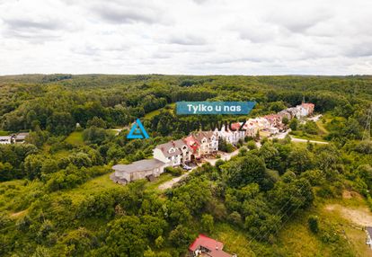 Działka budowlana 688 m² z rozpoczętą budową.