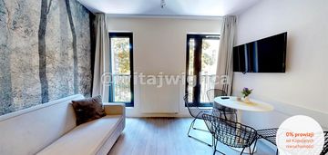 Nowoczesne studio w nowym budynku. hit