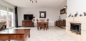 Dom w zabudowie szeregowej z garażem w bryle