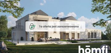 Niesamowita rezydencja, otoczona lasem