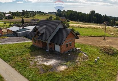 Przestronny dom do wykończenia  na dużej działce.