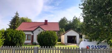 Zadbany dom w małej, cichej wiosce