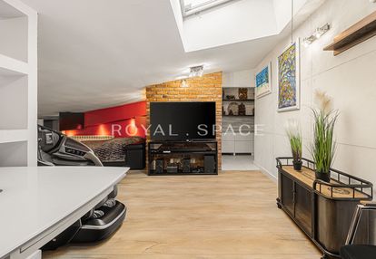 Cichy apartament na poddaszu przy placu konstytucji