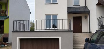 Bliżniak z garażem i ogrodem 199m2