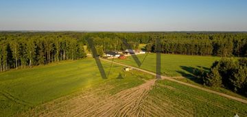 Siedlisko/gospodarstwo/ranczo pod lasem z domem