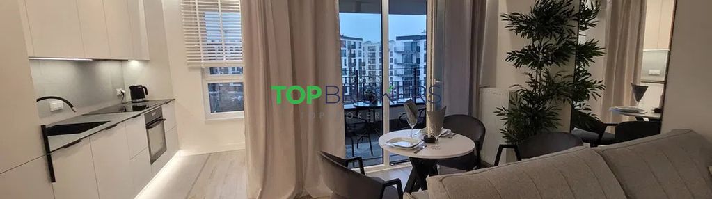 Salon z aneksem i sypialnia, garaż