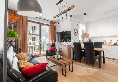 Stylowy apartament z balkonem w porcie praskim