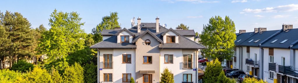 Klimatyczne mieszkanie w cichej zielonej okolicy