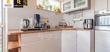 2 pokoje, duży balkon, hala garażowa, komórka lok.