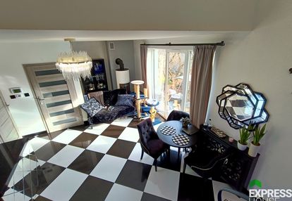 Segment 119m2 z ogródkiem i garażem.