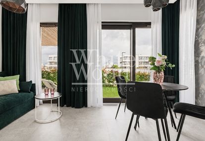 Nadmorski apartament z ogródkiem przy marinie