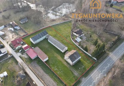 Dom z budynkami gospodarczymi i szeroką działką