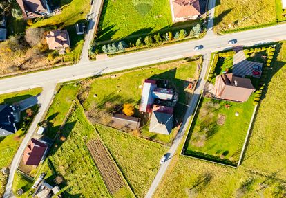 Działka budowlana z domem i budynkami gospodarczym