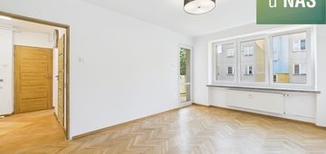 3 oddzielne pokoje, 2 piętro, cegła, balkon