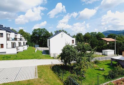 Segment z ogródkiem blisko centrum ustronia