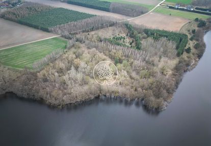 Działka 1,63 ha z 225m lini brzegowej nad jeziorem