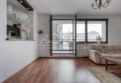 Jasne / przestronne / ciche/ blisko centrum