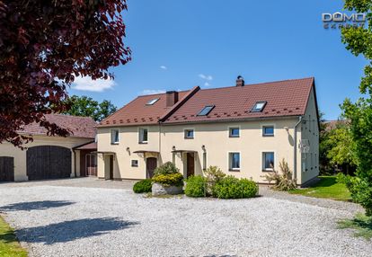 Zadbany dom wolnostojący garażem