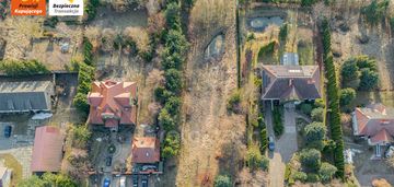 Piękna działka z ogrodem w okolicy lotniska