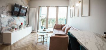 Wysoki standard, spory balkon, miejsce postojowe